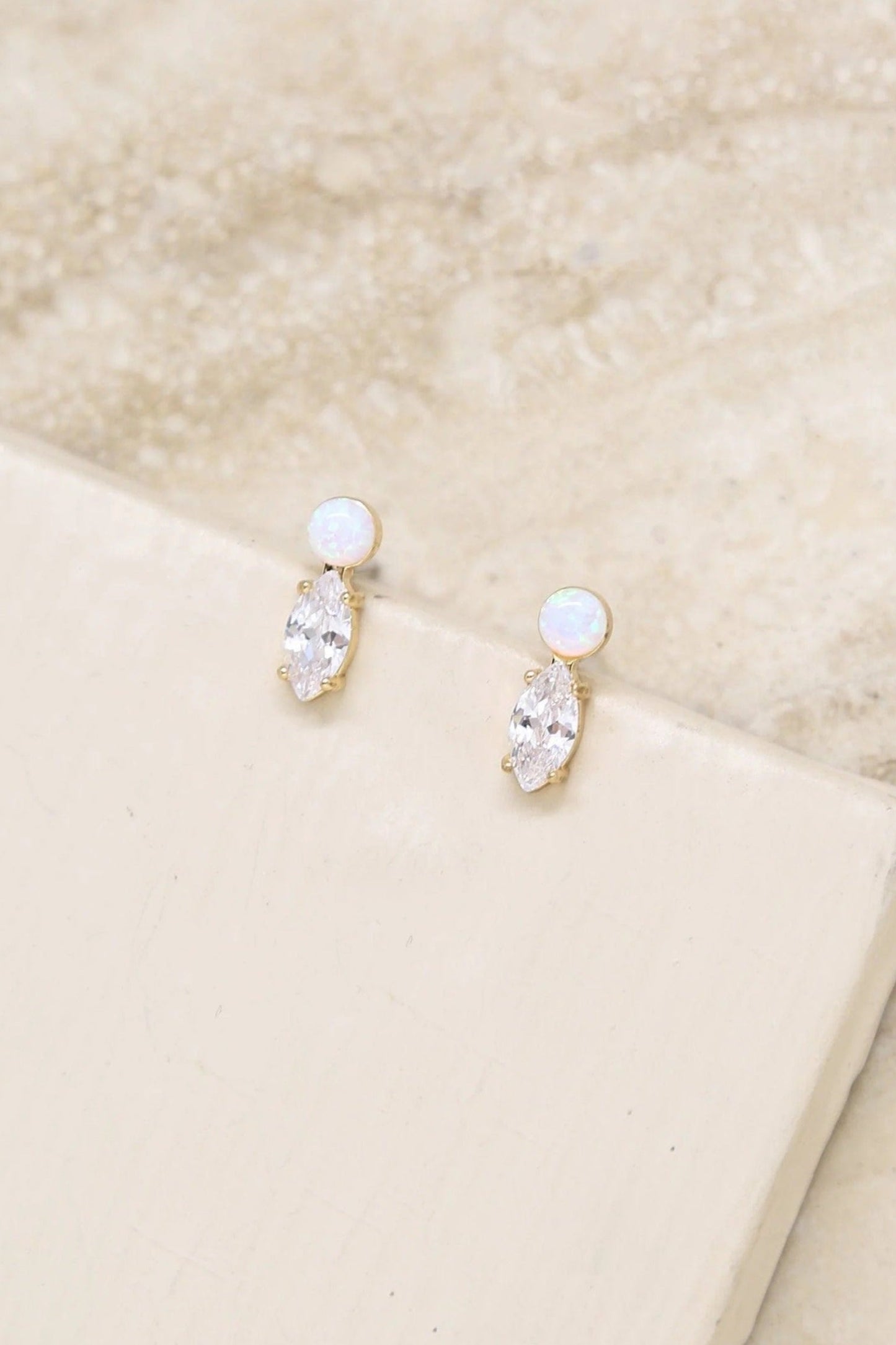18k Catch their Eye Stud Earrings
