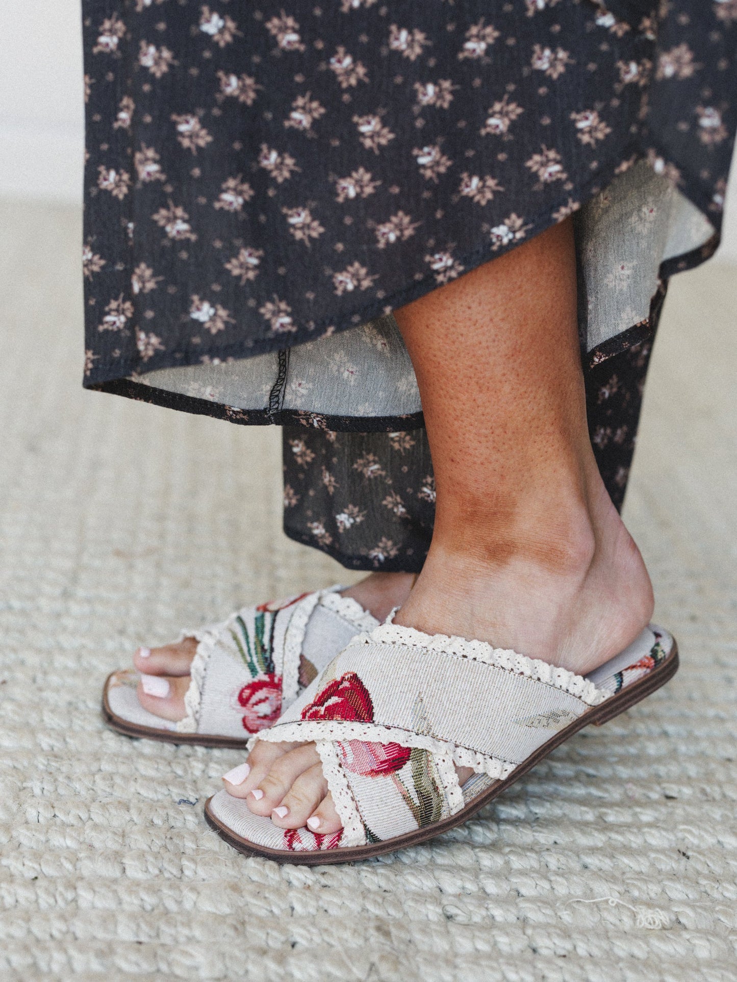 Allie Flat Sandal - Beige Tulip