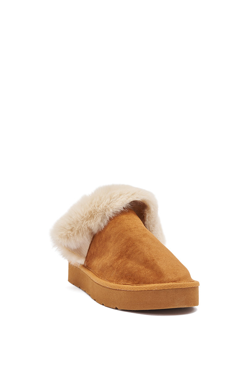 AKIRA BOONE CAMEL SLIPPER WITH PEARLS