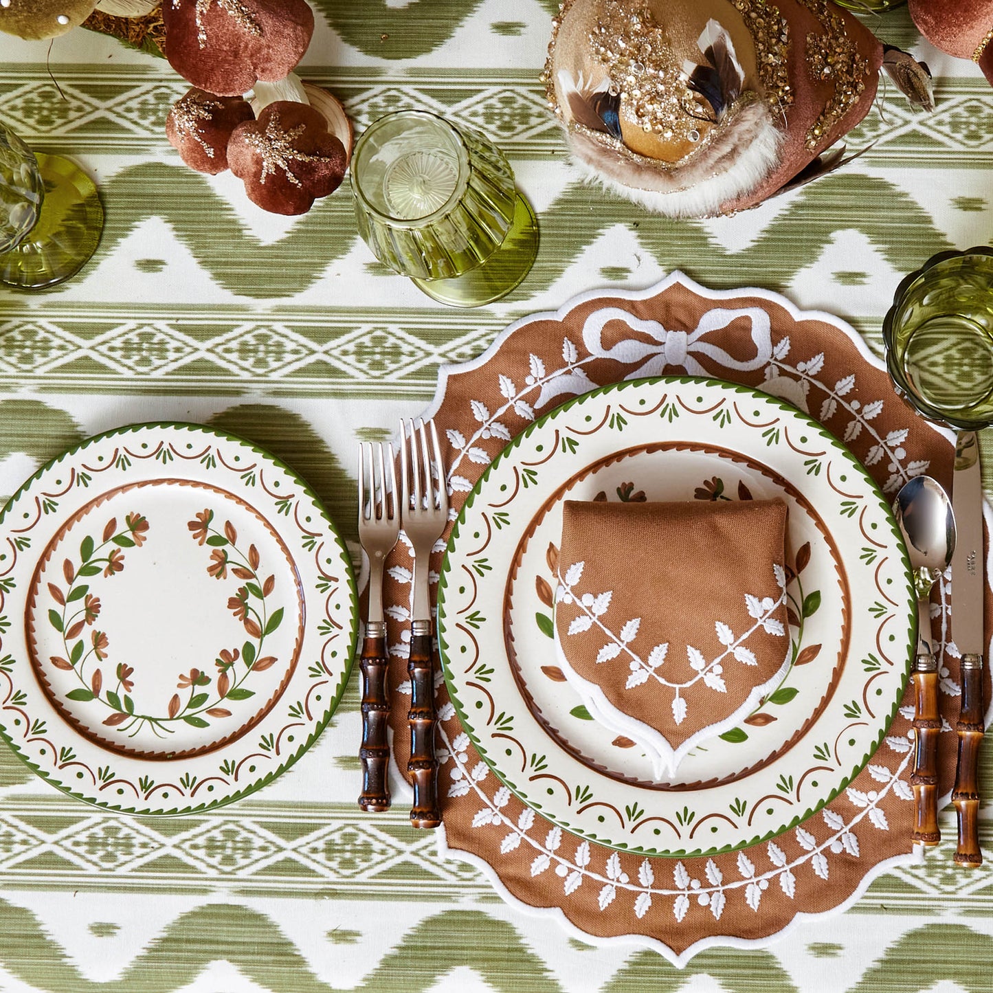 Chocolate Bow Laurel Placemats & Napkins (Set of 4)