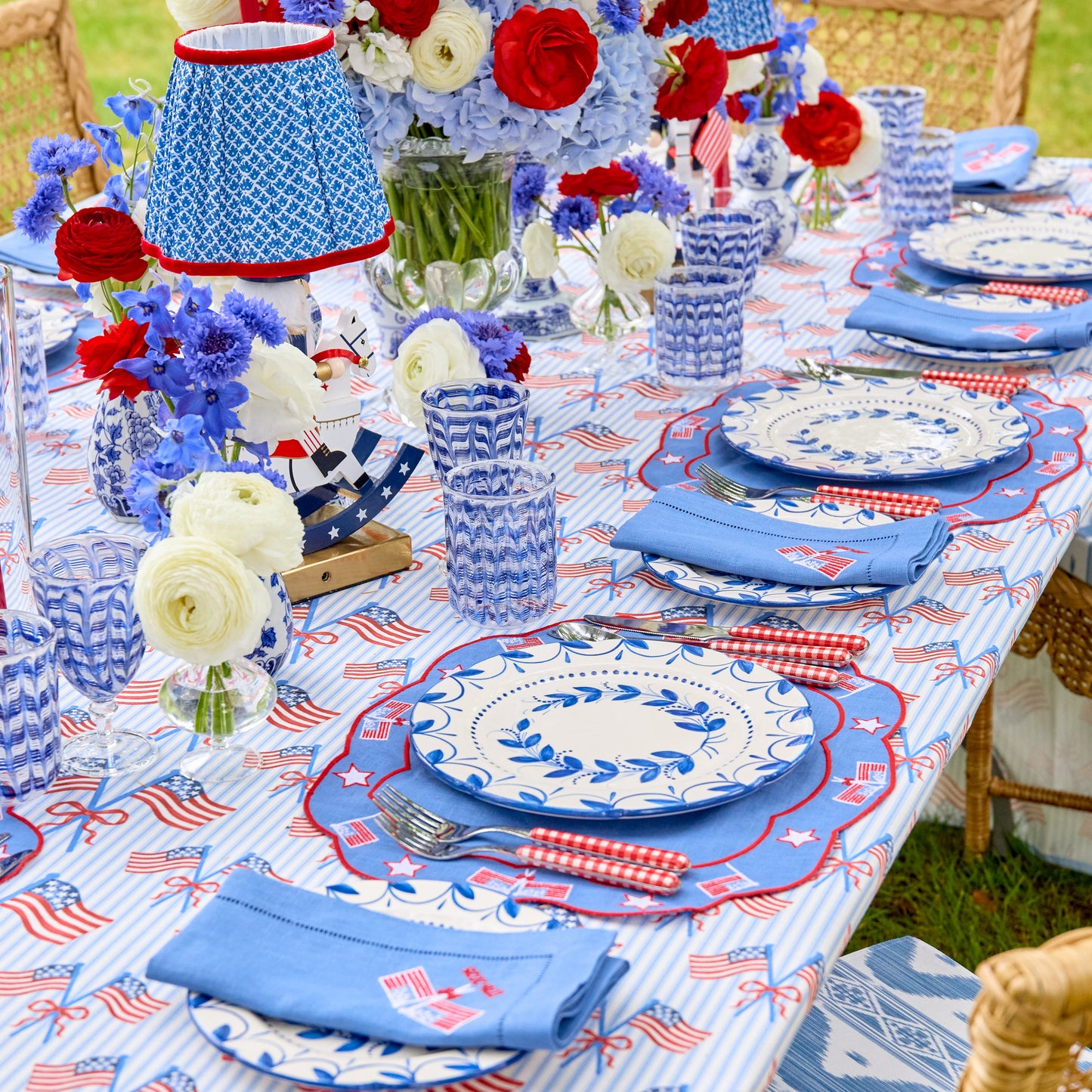 Elizabeth Blue Garland Dinner Plates (Set of 4)