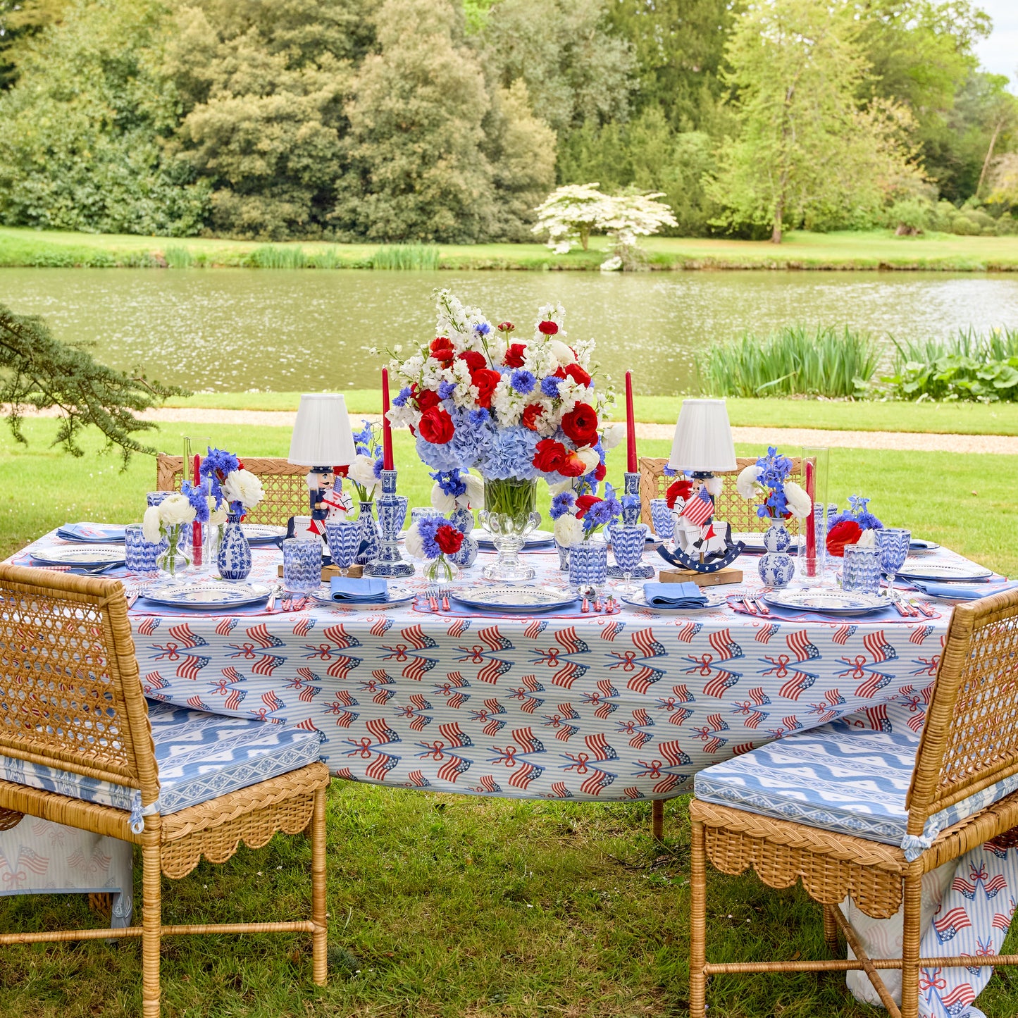 Elizabeth Blue Garland Dinner Plates (Set of 4)