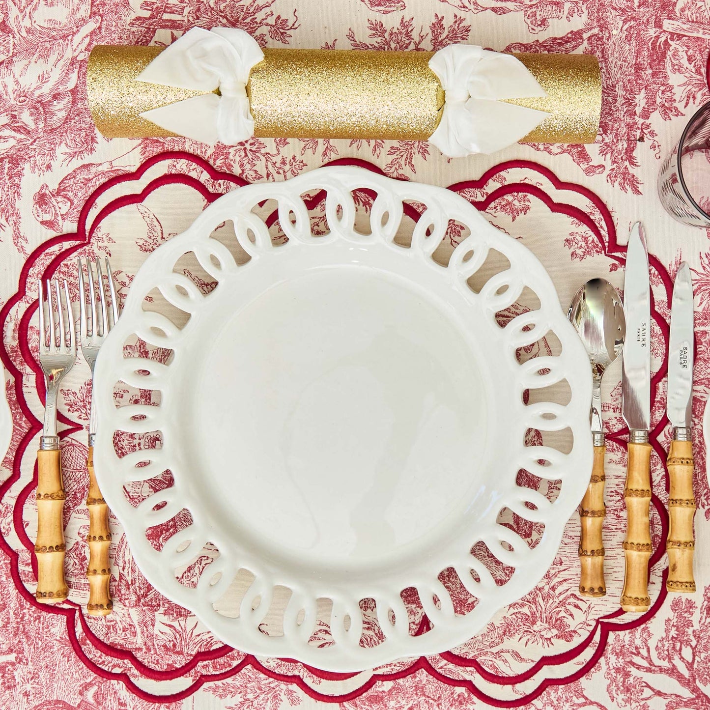 White Lace Dinner Plates (Set of 4)