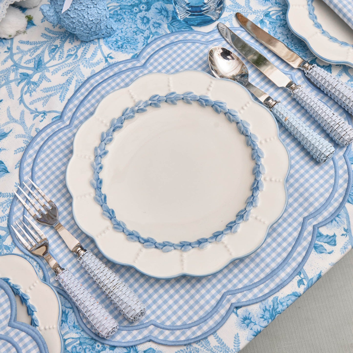 Blue Laurel Dinner Plates (Set of 4)