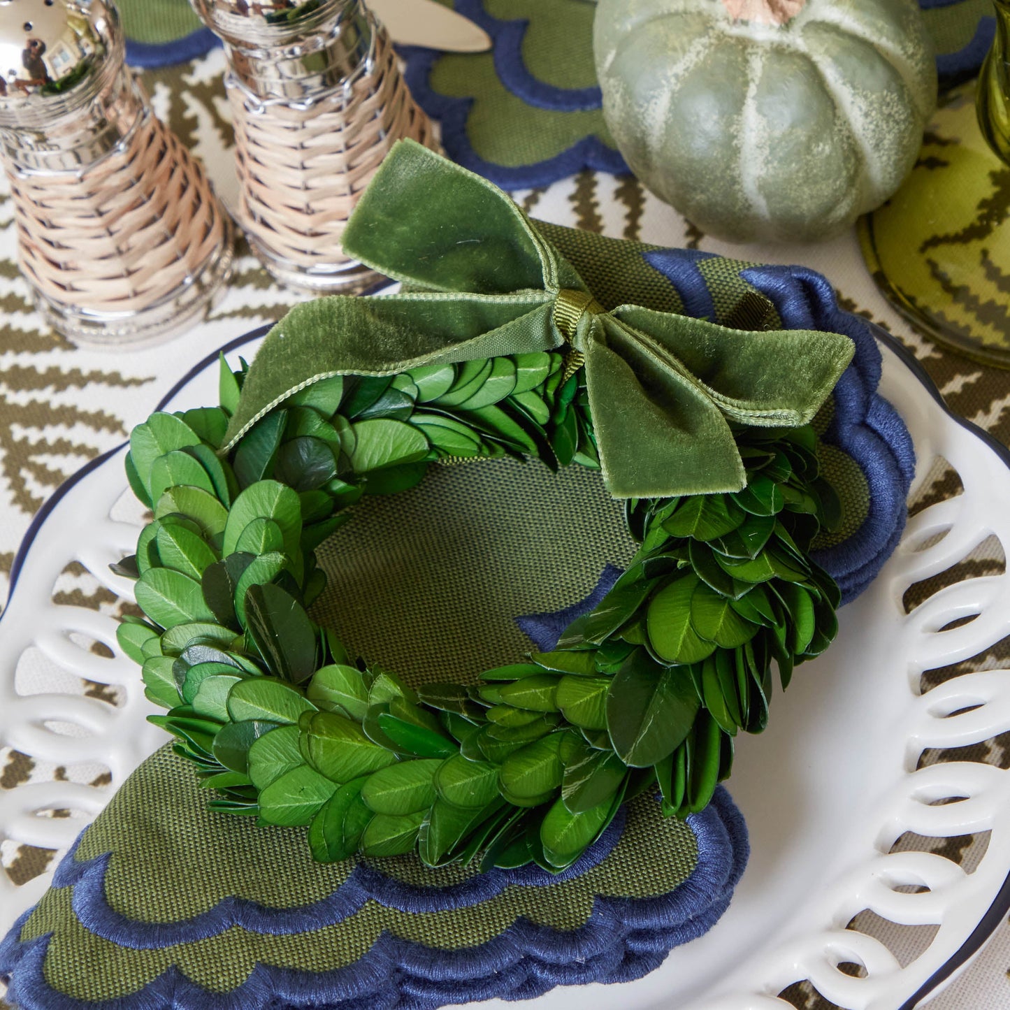 Forest Green Mini Velvet Napkin Bows (Set of 4)